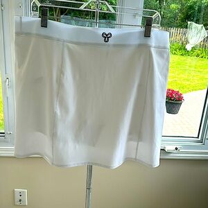 ARITZIA SLICK COURT MICRO Tennis skort.  White color. Size 2XL